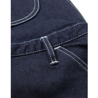 ウエストにはひものズレ防止のループ付き