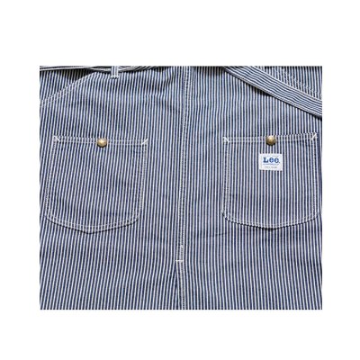 フロントの大きいパッチポケット