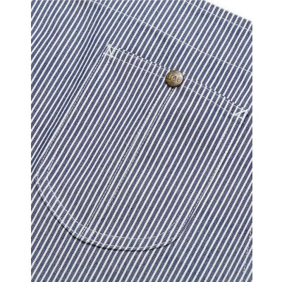 ロゴ入りボタン付きポケット