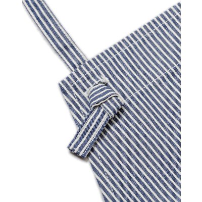 簡単に調節できるエプロンひも