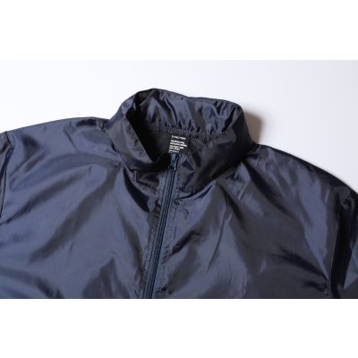 背裏上部は通気性の良いメッシュ仕様