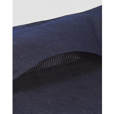 背中の熱のこもりを防ぐ背面ベンチレーション