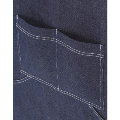 仕切り入りで使い勝手の良いフロントポケット