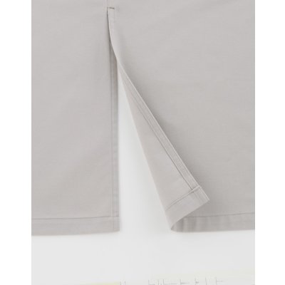 足の動きをさまたげないフロントベンツ入り