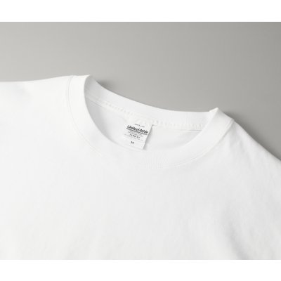 首もとは強度を上げるためのコバステッチ仕上げ