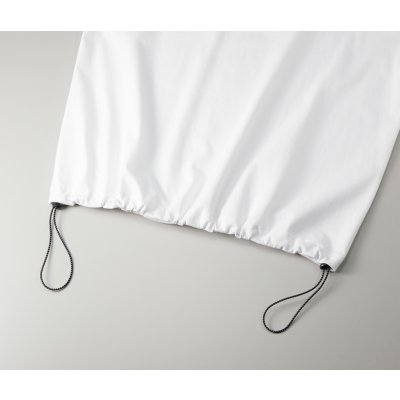 裾口はドローコードで調節可能