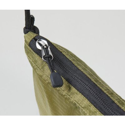 袋口ファスナーはコイル仕様の裏使い