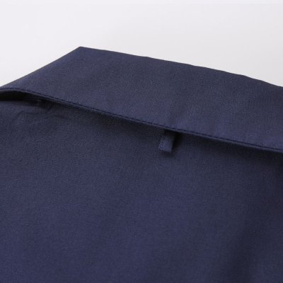 襟後ろにはロッカーループ付き