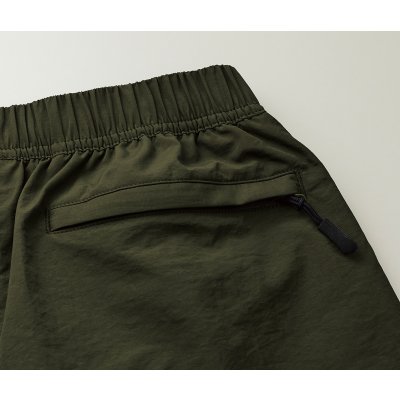 片玉縁仕様のヒップポケット（右側のみ）