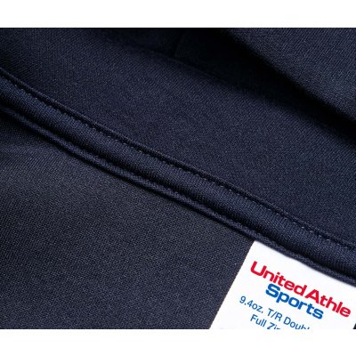 首もとの縫い代は肌にあたらない襟伏せテープ付き