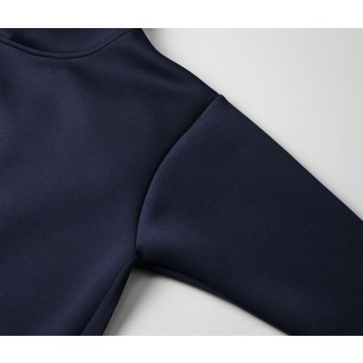 袖付けはセットインスリーブ仕様