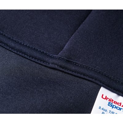 首もとの縫い代は肌にあたらない襟伏せテープ付き