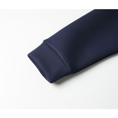 袖口は身頃と共生地仕様