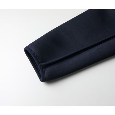 袖下の縫い代は、肌に当たらないようパイピング始末