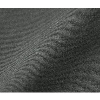 製品ボールバイオウォッシュによるダメージ加工で、古着の様なフェード感と風合いを実現