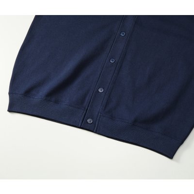 裾口は短めのリブ仕様、シームラインは堅牢なダブルステッチ始末