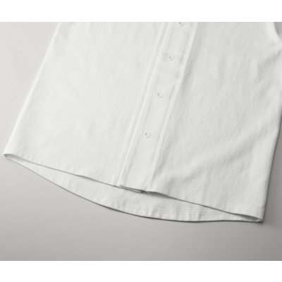 裾口は2本針始末、背面裾下部分はラウンドテール仕様