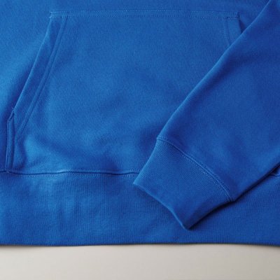 袖口・裾下の身頃とリブのシームラインは、堅牢なダブルステッチ仕上げ