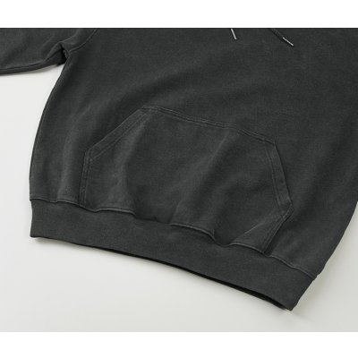 裾口リブと身頃のシームラインは堅牢なまたぎ二本針始末を採用、シームラインに現れるアタリがヴィンテージ感を演出