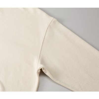 アームホールは堅牢なまたぎ2本針始末