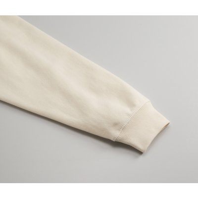 袖口はリブ仕様、シームラインは堅牢なまたぎ2本針始末