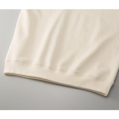 裾口のリブと身頃のシームラインは、堅牢なダブルステッチ始末