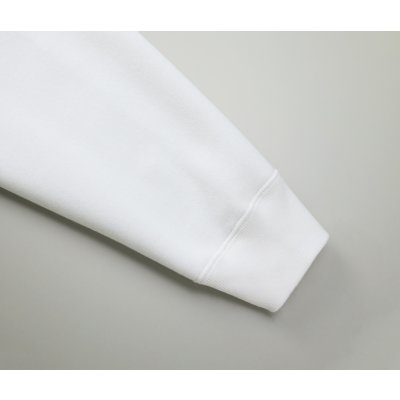 袖口はリブ仕様、シームラインは堅牢なまたぎ2本針始末