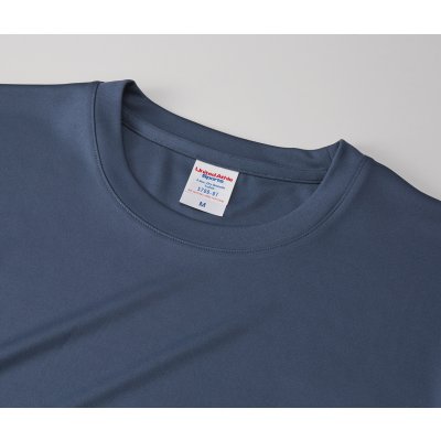 首もとは共生地仕様、強度を上げるためのコバステッチ仕上げ