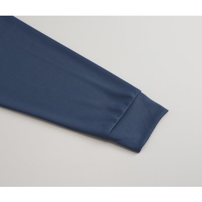 袖口は共生地仕様