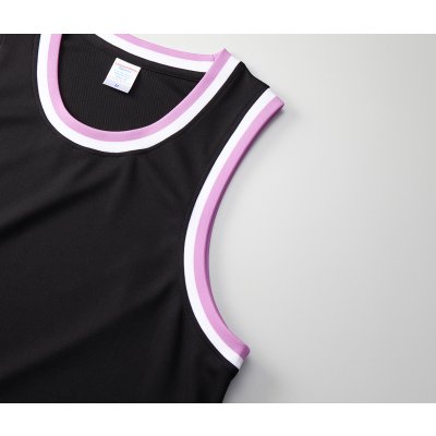 アーム部分はバイカラーのリブ仕様