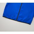 裾口は体にフィットするストレッチテープのパイピング仕様