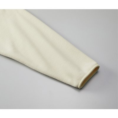 袖口はパイピング仕様