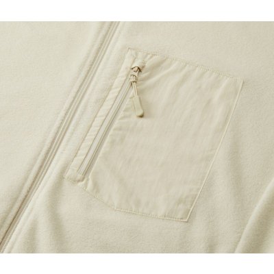 左胸にはジッパー式ナイロンポケット付き