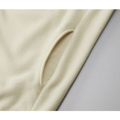 両サイドのポケットはパイピング仕様