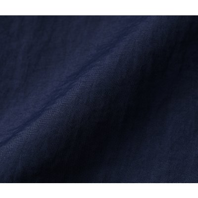 ナイロン100％ながらもまるでコットンのような雰囲気の生地