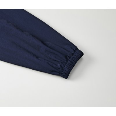 袖口はシャーリング始末