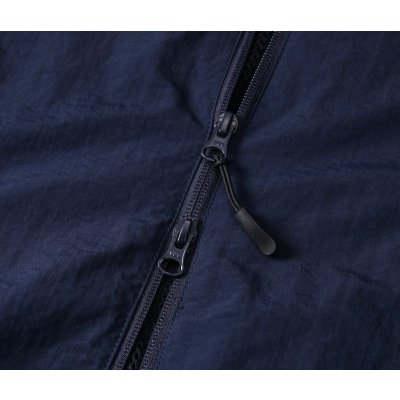 ファスナーはYKK社製 DALH型ダブルスライダー、引き手にはジッパータブ付き