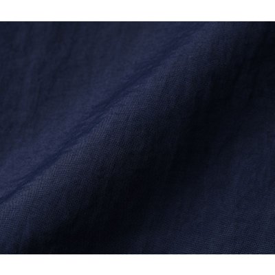 ナイロン100％ながらもまるでコットンのような雰囲気の生地