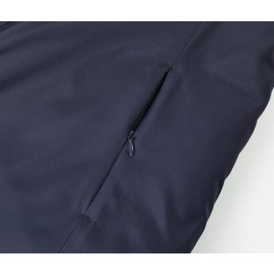 サイドポケットはコンシールファスナー仕様