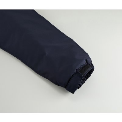 袖口はシャーリングと面ファスナー仕様