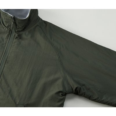 袖付けはラグランスリーブ仕様