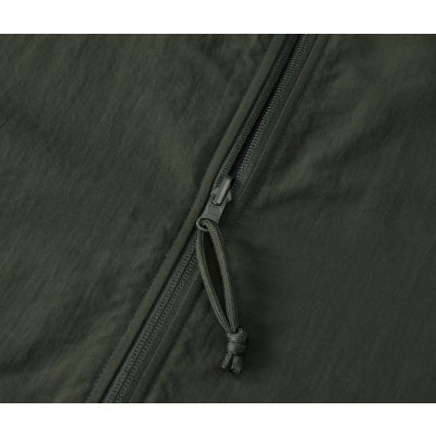 ファスナーはYKK社製 回転オートマチックスライダー仕様、パラコードの引き手はナイロン面と身頃同色