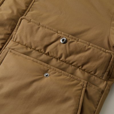 フラップ裏はドットボタン付き(ミシェール型)