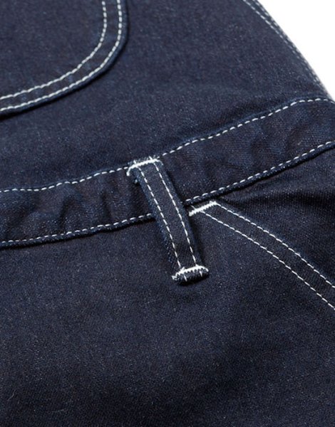 ウエストにはひものズレ防止のループ付き