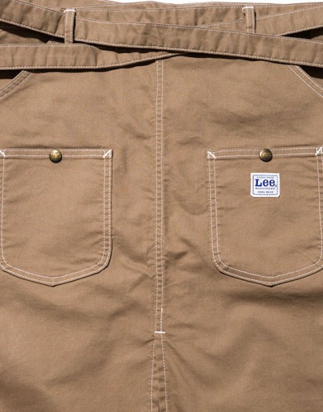 フロントの大きいパッチポケット