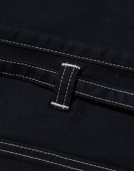 ウエストにはひものズレ防止のループ付き