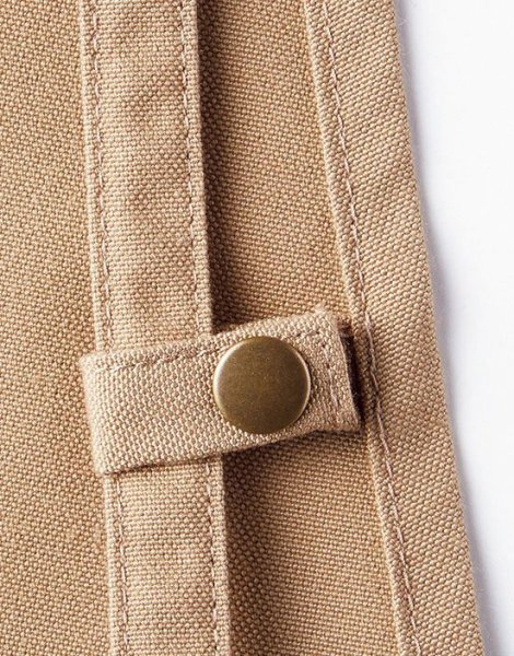 肩ストラップを留めるスナップボタン付き