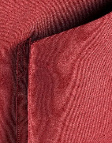 ポケットには広めのマチ付き