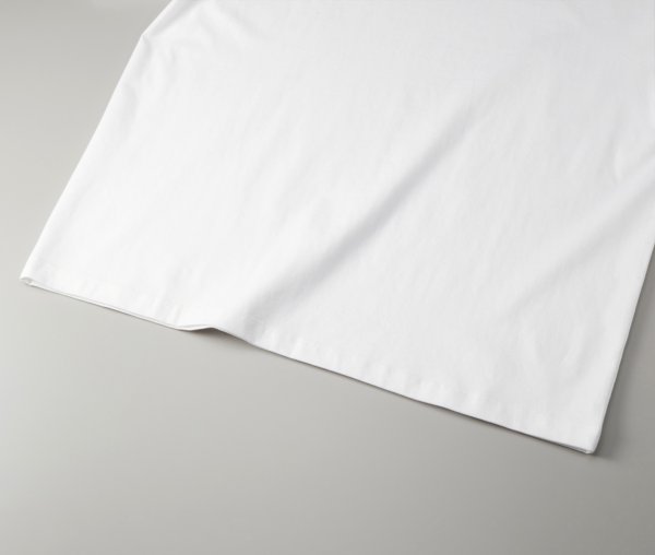 裾口は細めの2本針始末