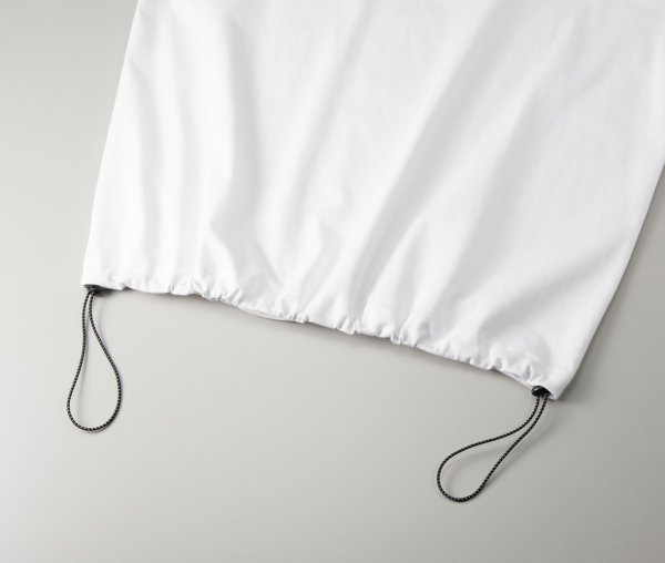 裾口はドローコードで調節可能